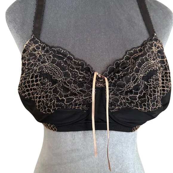 Amoena  Mastectomy Bra - Picture 2 of 5